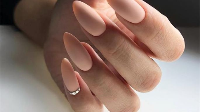 ¿No sabes cómo hacer tu manicura? Conoce las ventajas de las uñas nude