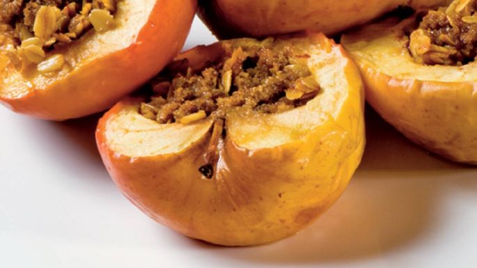 Esta manzana horneada será uno de tus postres favoritos por su saludable relleno