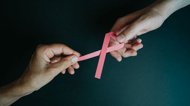 No solo son bultos: Aprende a reconocer estos síntomas del cáncer de mama
