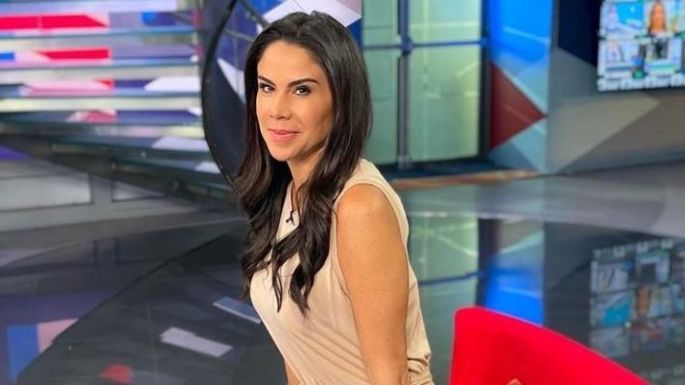 Paola Rojas usa la falda indispensable en tu armario este otoño 2021