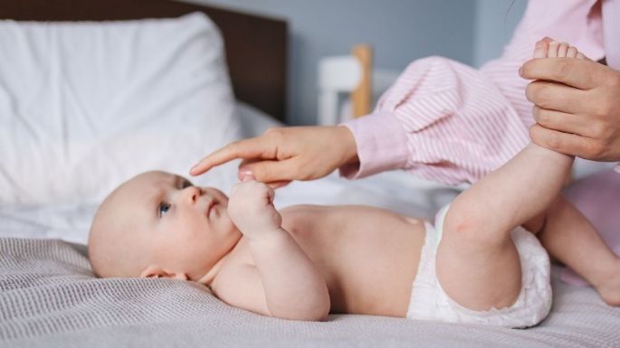 El color es muy importante: Así es como debe evolucionar la popó de un bebé sano