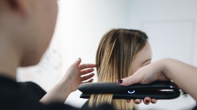 ¿Tu cabello no queda liso? Estos son los errores que se cometen con la plancha