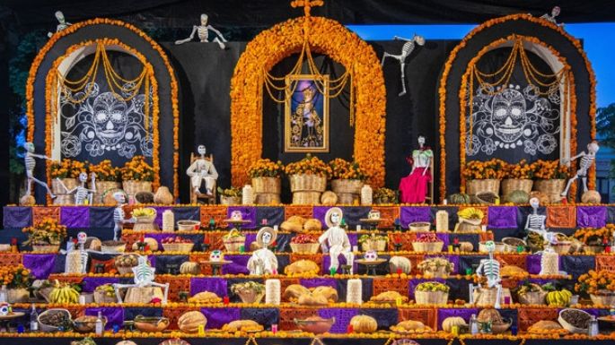 Descubre lo que significa cada elemento de tu altar del Día de Muertos