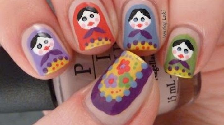 La manicura perfecta para este Día de Muertos es en uñas pastel