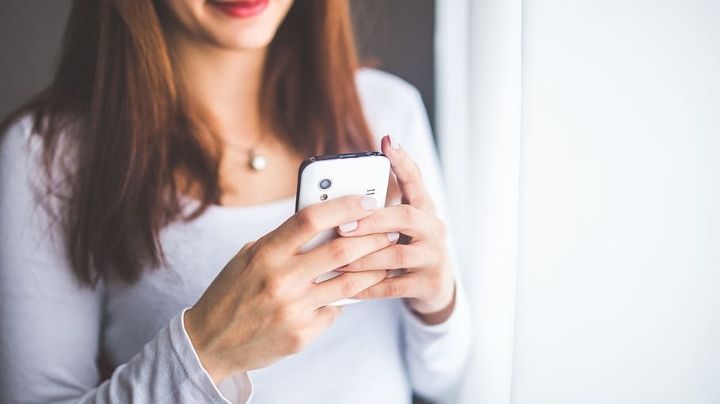 ¡Ten cuidado! Pasar demasiado tiempo en celular causaría este síndrome