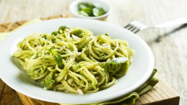 Acompaña tus comidas con este sencillo y delicioso espagueti al cilantro