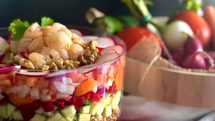 Esta ensalada de pasta en capas es perfecta para el banquete de Nochebuena