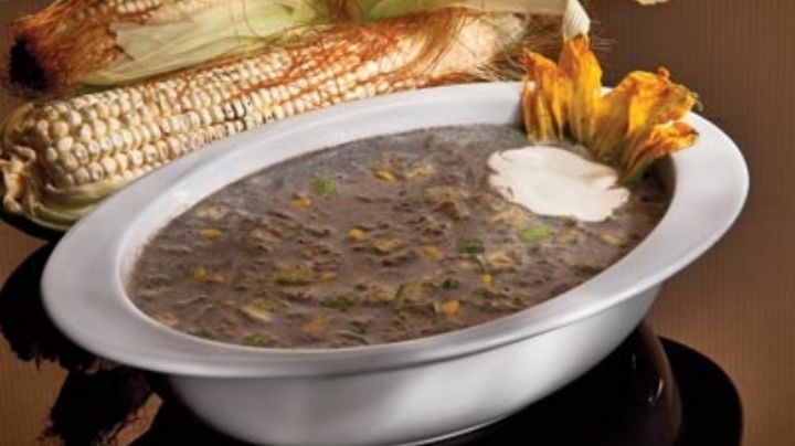 Ponles el sabor mexicano a tus comidas con esta crema de huitlacoche