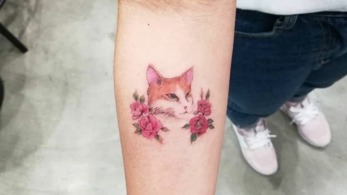 Recuerda a tus mascotas con unos lindos diseños de tatuajes con flores