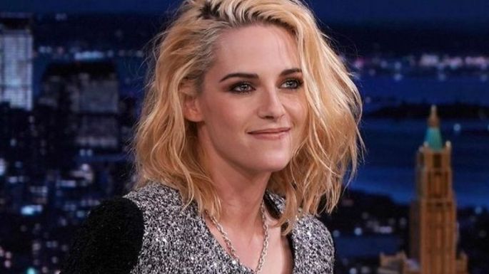 Kristen Stewart aparece en 'The Tonight Show' con un 'outfit' sensual y 'effortlles'