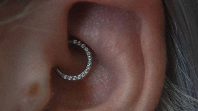 ¿Alivia migraña? Todo lo que debes saber sobre el 'daith piercing'