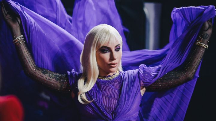 Lady Gaga sorprende en vestido morado para la premier de 'House of Gucci'