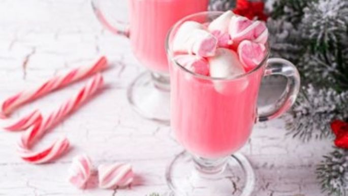 Ponle el color a tus días helados con un chocolate caliente rosa