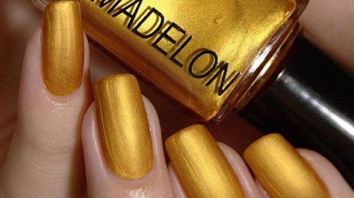 ¡Nunca pasan de moda! Debes tener estos esmaltes de uñas en tonos metálicos