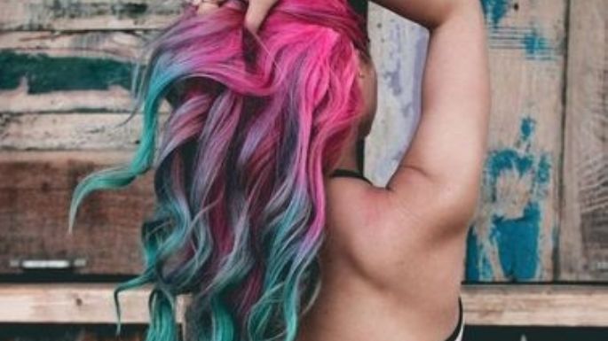 Libera tu creatividad al pintar tu cabello de dos colores