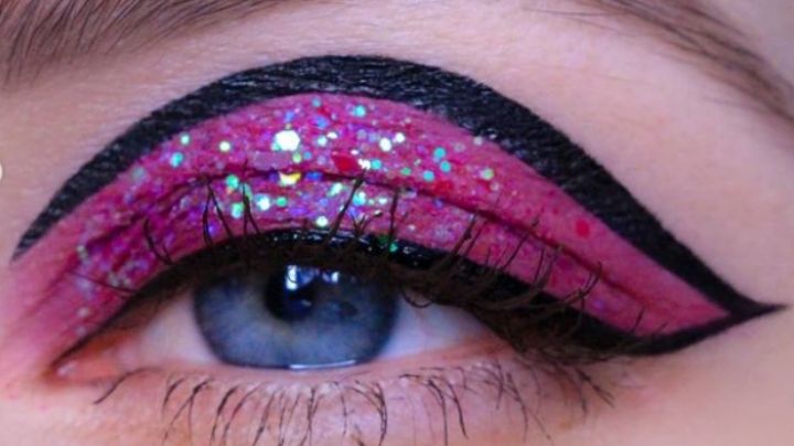 ¡No pueden faltar en Navidad! Así debes usar las sombras de 'glitter'