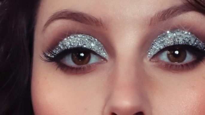 ¡Brillos y más brillos! Recomendaciones para el primer 'look' de maquillaje del 2022