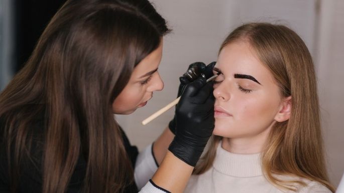 Descubre por qué la pomada de cejas es un 'must' para cada mujer