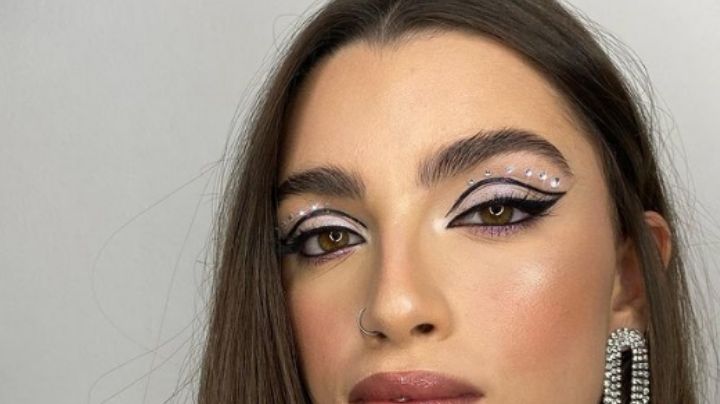 Maquillaje para recibir el 2022: Hazte este lindo 'graphic eyeliner' con piedras de fantasía