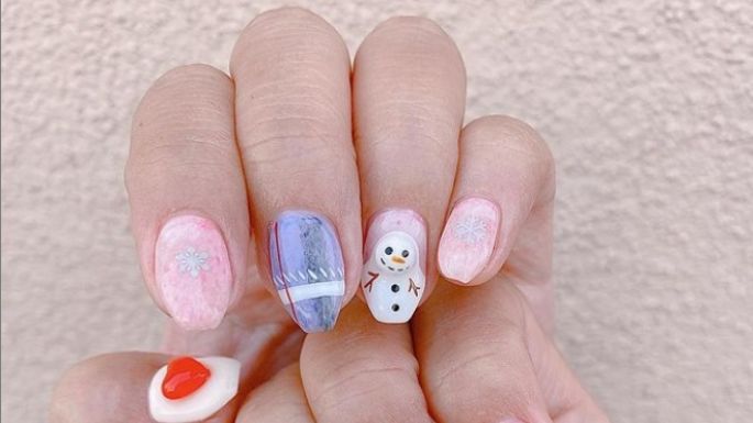 Navidad de la cabeza a los pies: Aprende a hacer este diseño de uñas navideño