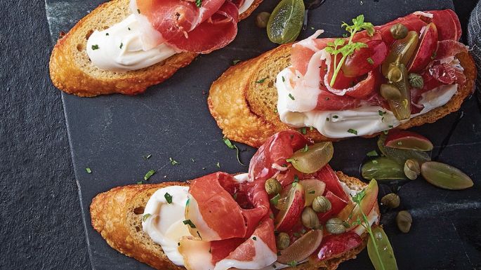 ¿Entrada para Navidad? Prepara unas tapas de queso de cabra, jamón serrano y uvas