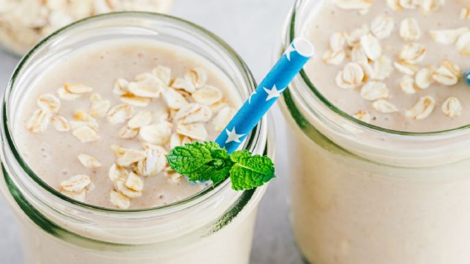 Prepara esta agua de avena con limón y luce el abdomen de tus sueños