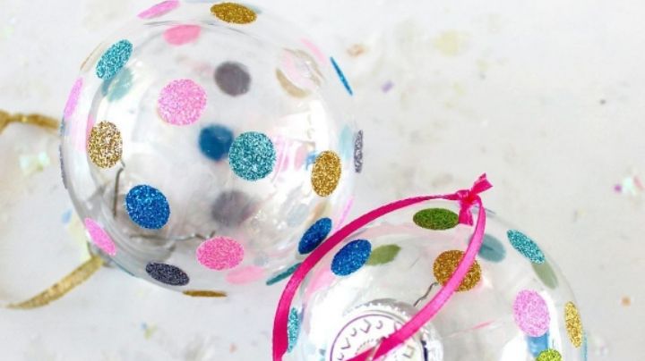 DIY: Aprende a hacer tus propias esferas navideñas con bolitas de unicel y diamantina