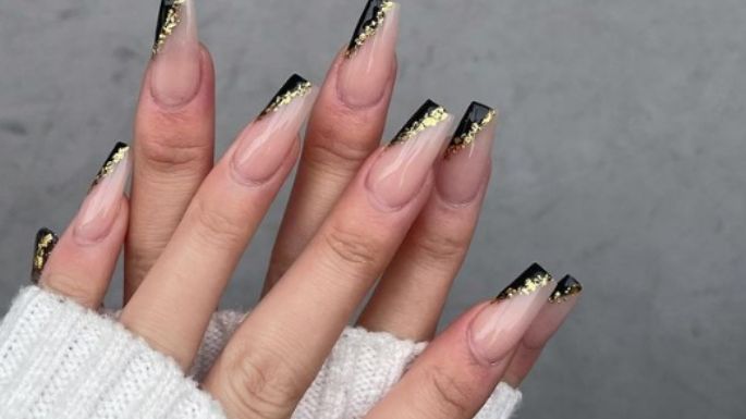 ¿Te gusta el color negro? Entonces estos diseños de uñas para diciembre te encantarán