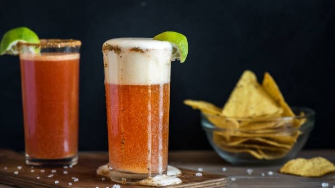 Dale una gran explosión de sabor a tu paladar con una michelada de tamarindo