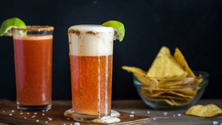 Dale una gran explosión de sabor a tu paladar con una michelada de tamarindo