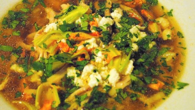 De la milpa a tu mesa: Deléitate con esta exquisita sopa de flor de calabaza