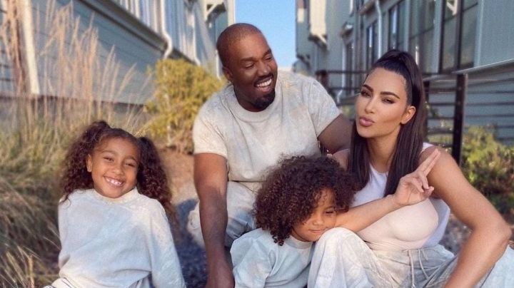 Kanye West aún usa su anillo de casado en medio de los rumores del divorcio de Kim Kardashian