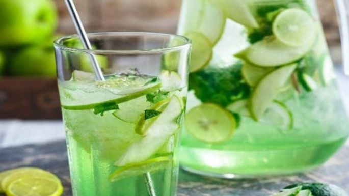 Refrescante y sin alcohol: Aprende a hacer este delicioso 'mocktail' de pepino y albahaca