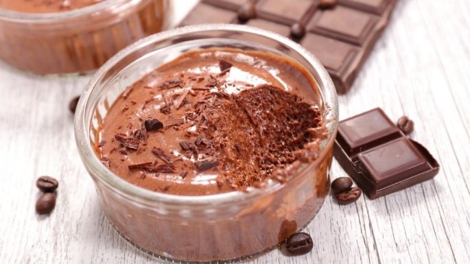 Consiéntete sin culpa con este cremoso mousse de chocolate con leche de almendras