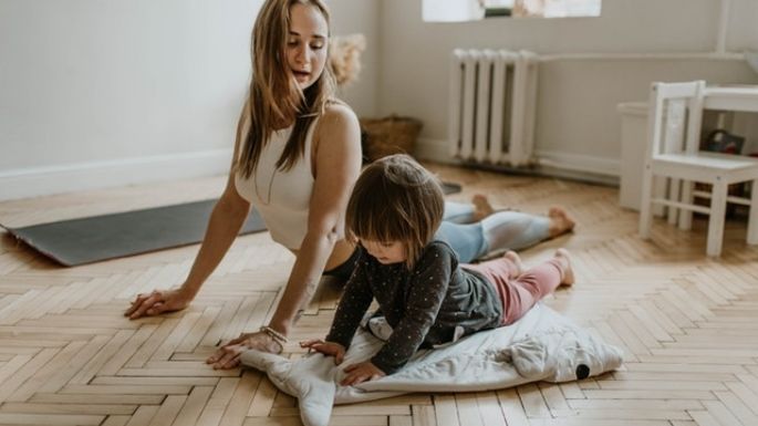 Postura del sapo: Ayuda a que tus hijos se relajen con esta postura de yoga