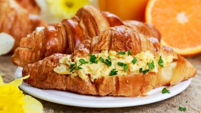 Croissant relleno de huevo y champiñones: Aprende a preparar esta deliciosa combinación