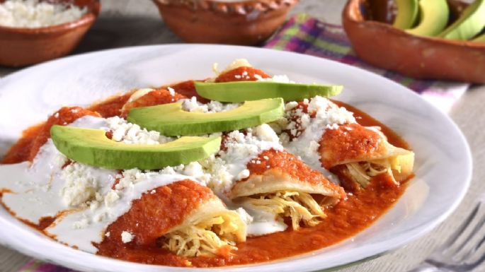 Entomatadas con pollo: Un antojito irresistible para los que son fanáticos de la comida mexicana