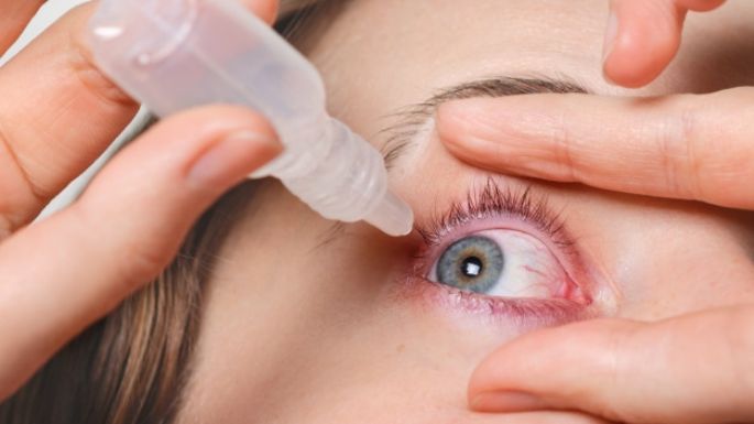 ¿Te dan comezón? Descubre qué es lo que pasa detrás de que te piquen los ojos