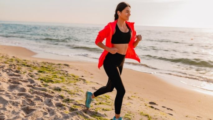 Correr en la playa: Sigue estos consejos para realizar un entrenamiento correcto