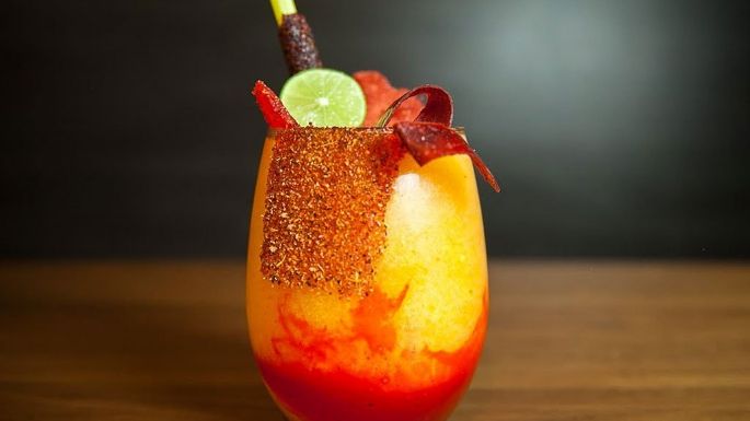 Ponte tropical con este frappé de pepino, mango, chamoy y vodka de tamarindo