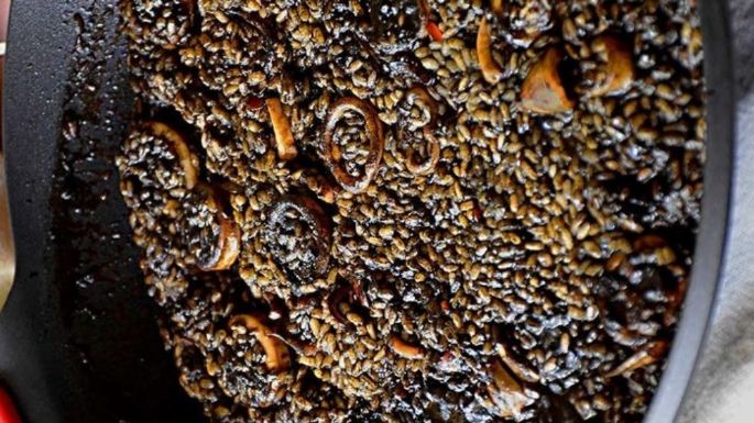 Arroz negro: Una receta fuera de lo común; aprende a preparar este curioso platillo