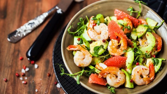 Ensalada de aguacate y gambas: Una opción que nunca falla cuando de comida sana se trata