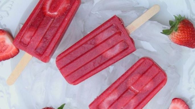 ¡Simplemente deliciosas! Conoce cómo hacer paletas de hielo de fresas con jugo de arándano