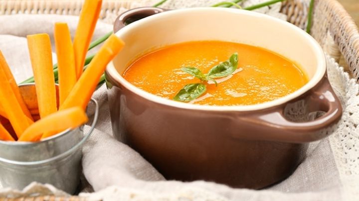 Dale un giro delicioso a tu menú con esta sopa de zanahoria con leche de almendras