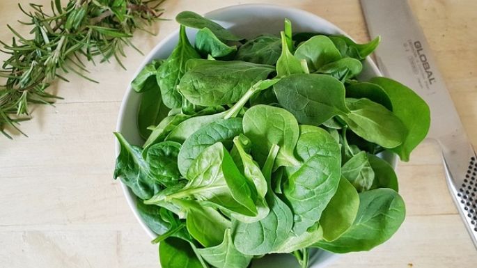 Comer espinacas podría protegerte contra el cáncer