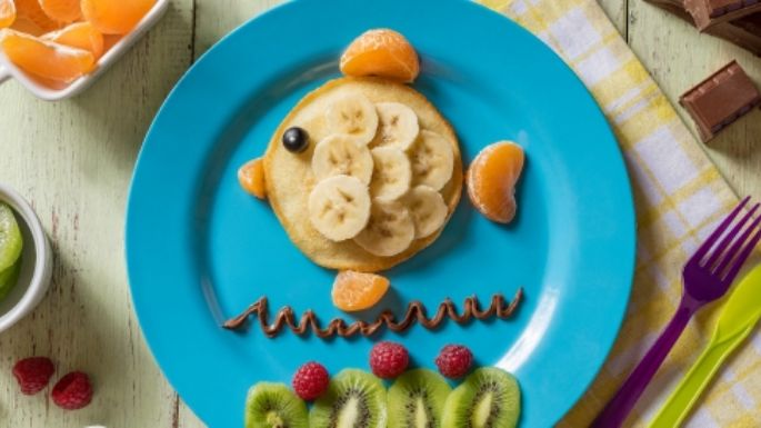 Desayuno para los pequeños del hogar: Consiéntelos con unos hotcakes en forma de pez