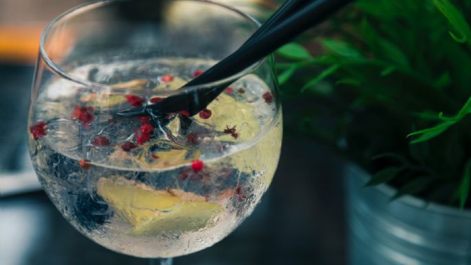 French 75: La exquisita bebida de ginebra y champagne que te relajará tanto como un spa