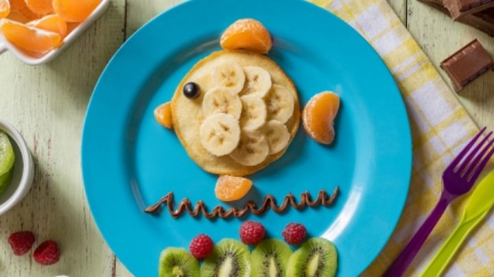 Desayuno para los pequeños del hogar: Consiéntelos con unos hotcakes en forma de pez