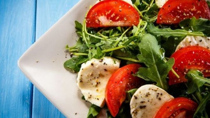 La versión 'healthy' de la pizza Margarita: Aprende a preparar la ensalada Capresse