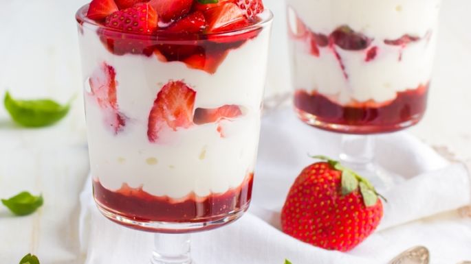 ¡Simplemente delicioso! Así es este postre de fresas con crema combinado con mascarpone